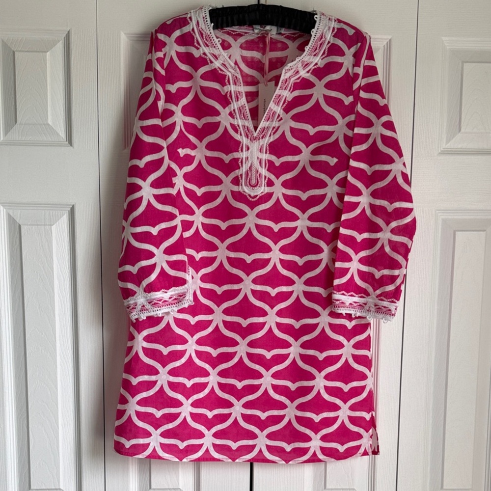 Vineyard Vines Women’s Pink and White Whale Tail Rhododendron Print Tunic Dress